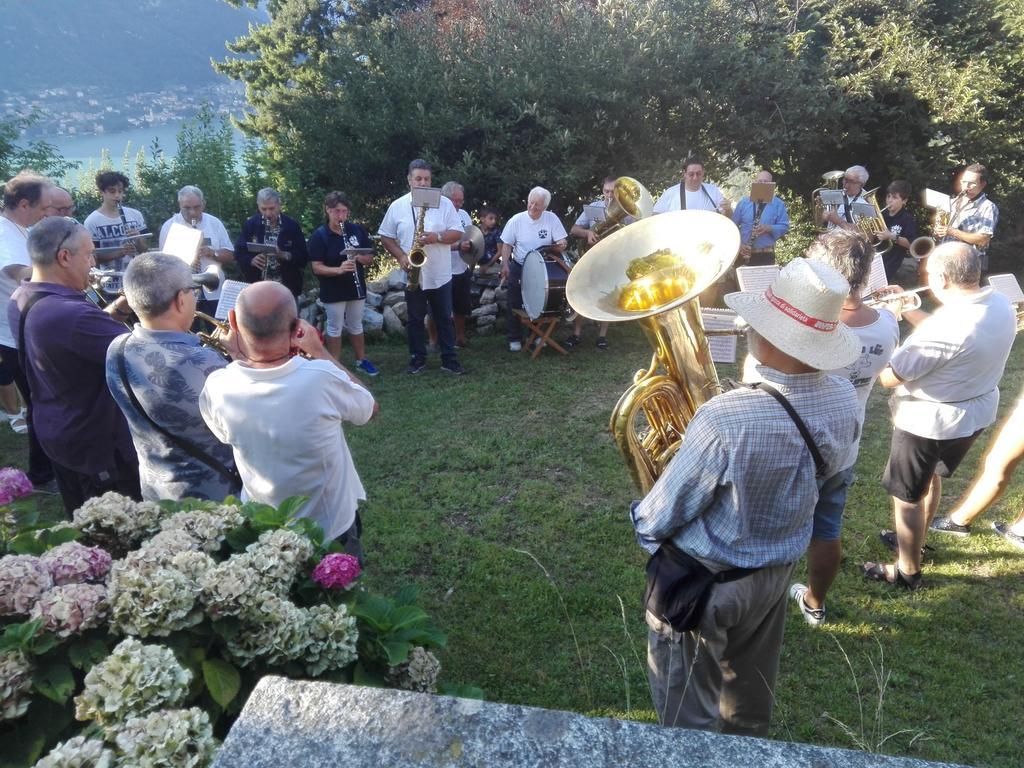 Sweet Home Faggeto Lario Esterno foto